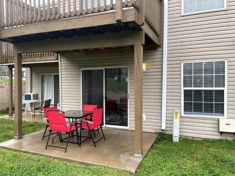 New Remodeled Luxury Condo By The Lake, No Stairs! Branson Eksteriør bilde