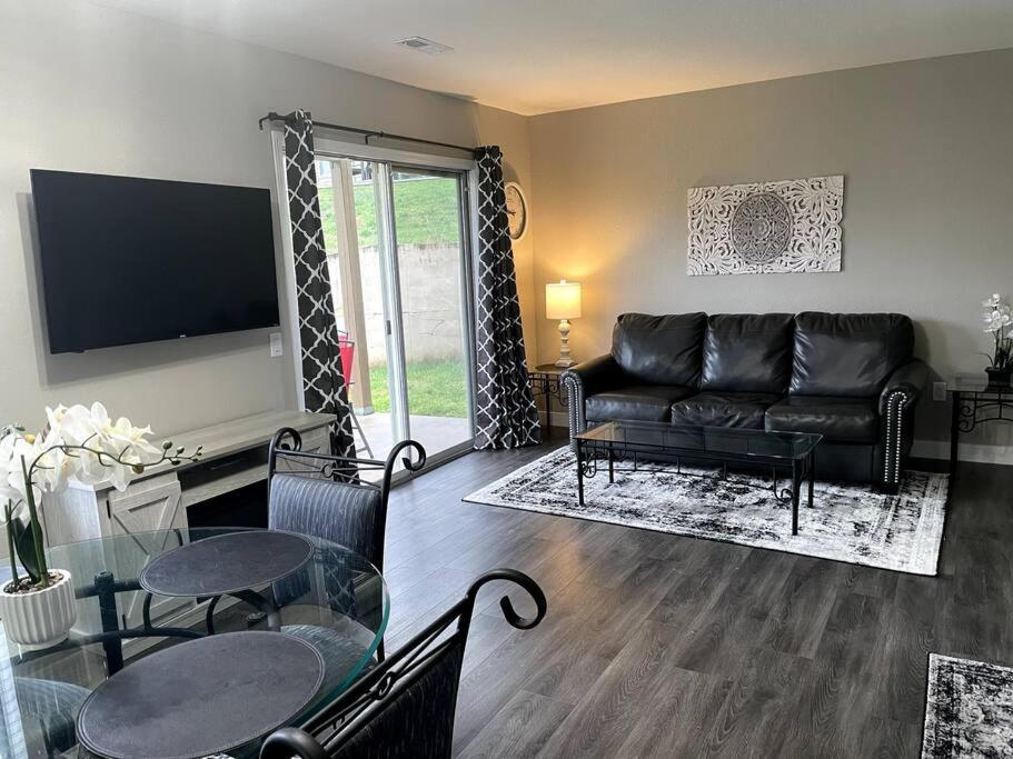 New Remodeled Luxury Condo By The Lake, No Stairs! Branson Eksteriør bilde