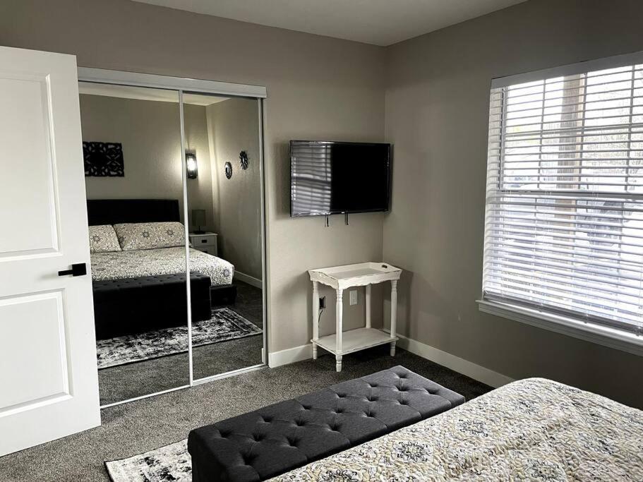 New Remodeled Luxury Condo By The Lake, No Stairs! Branson Eksteriør bilde